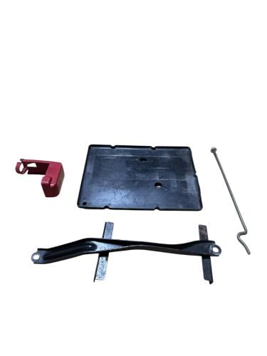 طقم قاعدة البطارية كامري 2003 - 2006 مستخدم اصلي