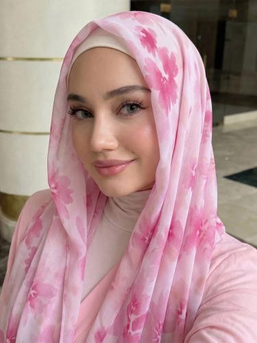 حجاب نسائي بطبعة رقمية خفيف وقابل للتنفس