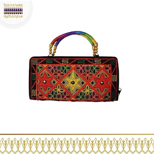 حقيبة يد نسائية بالزخارف التراثية