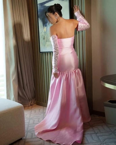 فستان سهرة وردي مطرز