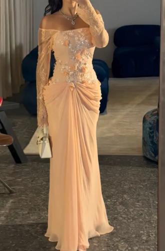 فستان سهرة ساحر وملفت مع الدانتيل