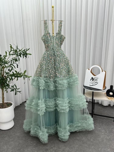 فستان سهرة مطرز