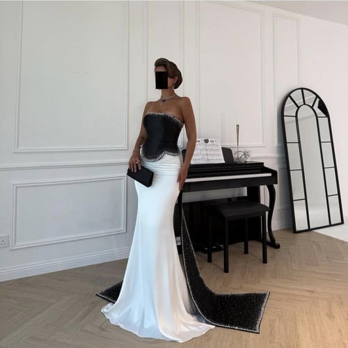 فستان فخم عصري مع ذيل مطرز