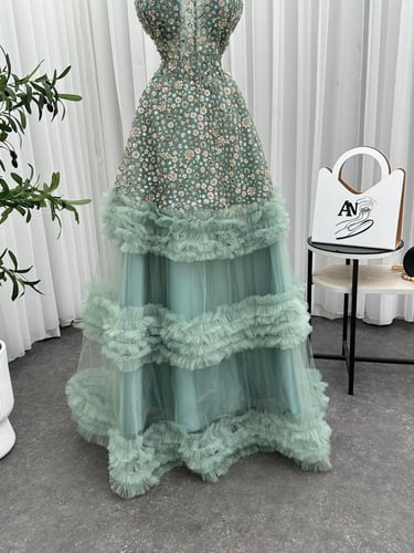 فستان سهرة مطرز