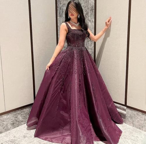 فستان ملكه فخم مع تطريز يد