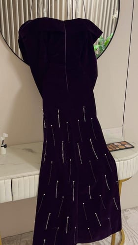 فستان مخمل راقي مع تطريز