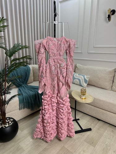 فستان سهرة راقي مع اكمام متصله بلونين