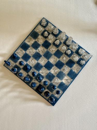 لعبة الشطرنج مصنوعه يدوياً بمادة الريزن