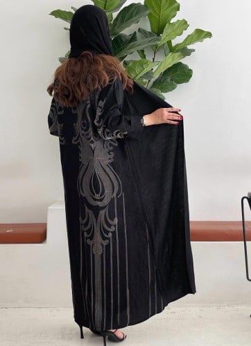 عباية كريب بحريني بتطريز رمادي خلفي