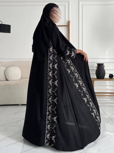 عباية كريب ملكي بتطريز ناعم "تصميم طولي