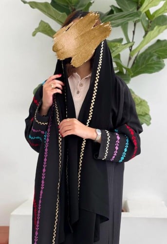 عباية كريب بحريني بتطريز هندسي ملون