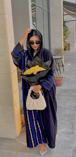 عباية كريب واقف تطريز يدوي قصة عادي