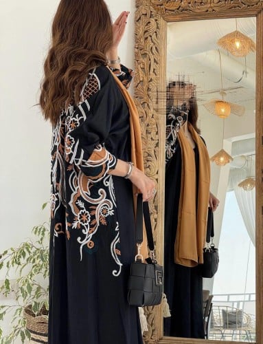 عباية كريب بحريني سوداء بتطريز ظهر