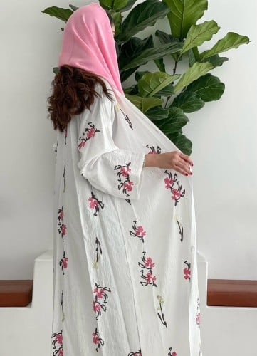 عباية كريب بحريني أبيض بتطريز ورد