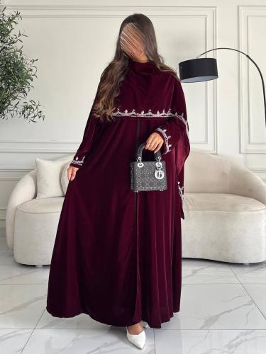 عبايه مخمل عنابي مع شك فضي