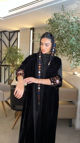 عباية مخمل تطريز كمبيوتر قصة عادي