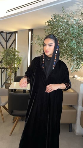 عباية مخمل تطريز كمبيوتر قصة عادي