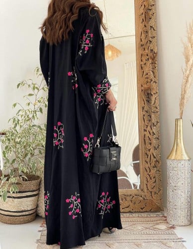 عباية كريب بحريني مطرزة بالورود