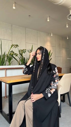 عباية منميت تطريز يدوي قصه عادي