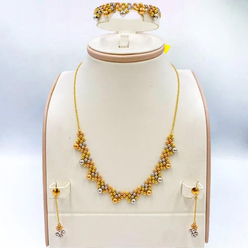 طقم ذهب عيار 18 الوزن 7.8 جرام