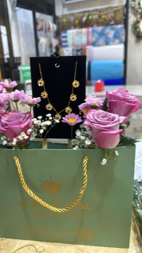 تغليف هدايا ورد طبيعي