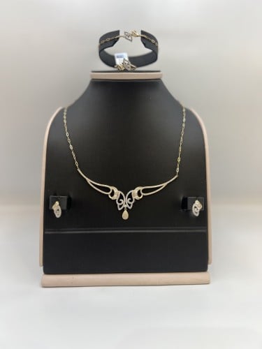 طقم ذهب عيار 18 الوزن 12.40 جرام