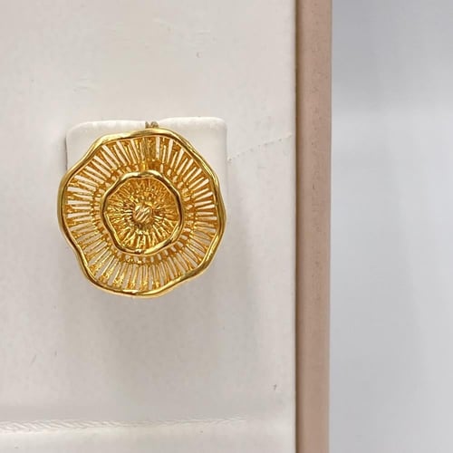 نص طقم ذهب عيار 21 الوزن 8.5 جرام