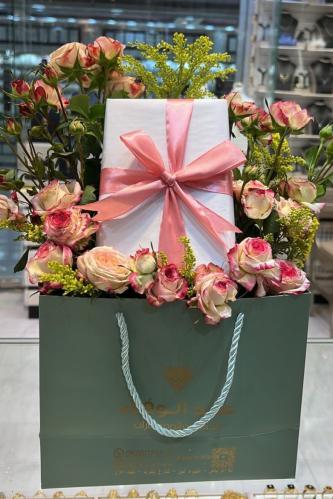 تغليف هدايا ورد طبيعي