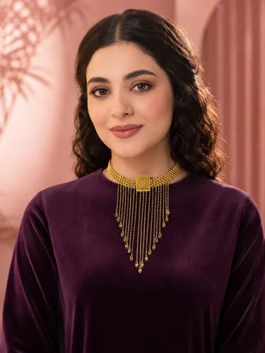 21-karat gold choker, weighing 10.7 grams