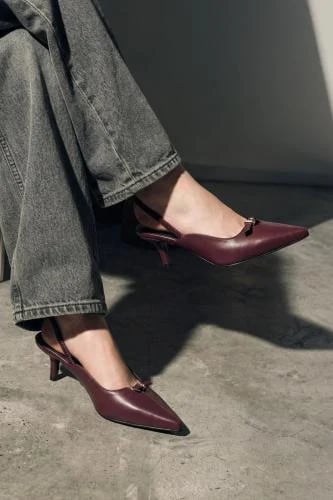 Trendyol Shoes حذاء نسائي كلاسيكي بكعب 4.5 سم، بتفاصيل إبزيم، باللون العنابي - TAKSS26TO00022