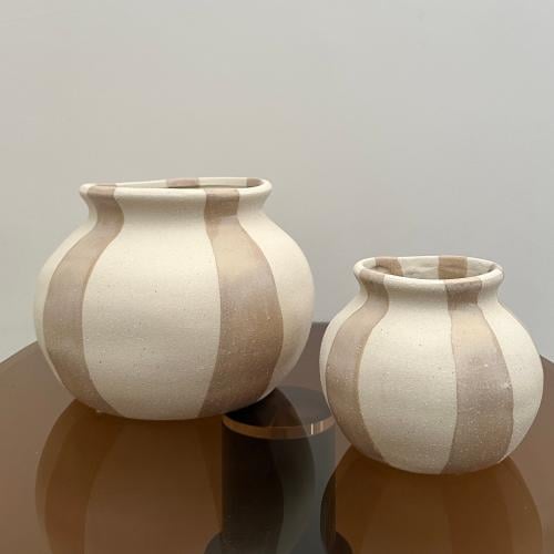 اصيص حجري بيج