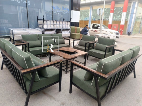 جلسه 11 شخص مع طاوله كبير منقد