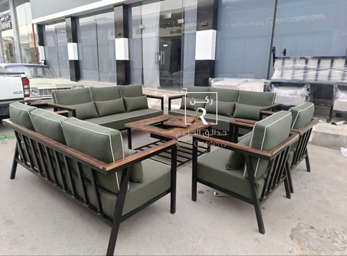 جلسه 11 شخص مع طاوله كبير منقد