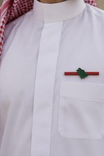 ( السعودية خط أحمر )بروش بتصميم طباعة ثلاثية الأبع...