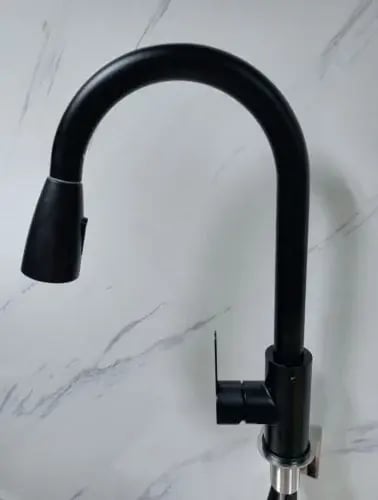 رقبة خلاط اسود الماني