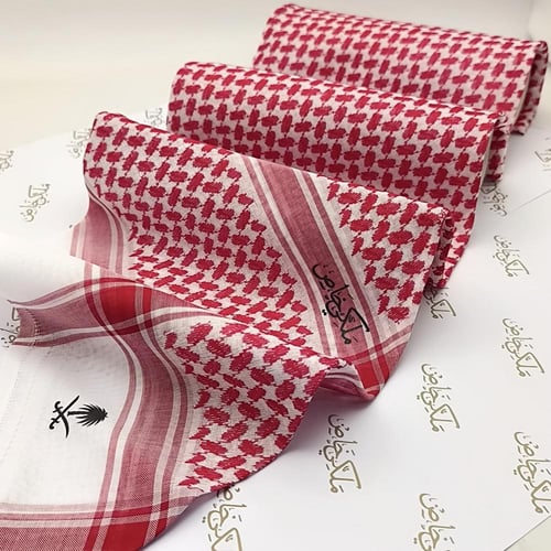 شماغ ملكي خاص فاتح اللون 2025