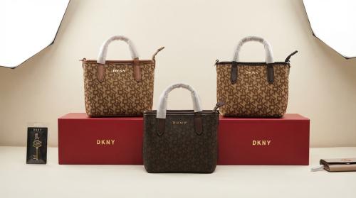 شنط يد من DKNY تصميم أنيق بلمسة عصرية . ماستر كوالتي
