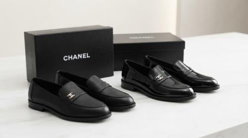 حذاء لوفر نسائي من شانيل CHANEL فاخر باللون الأسود ماستر كوالتي