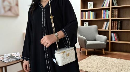 حقيبة جلد بسلسلة كتف فانيتي شانيل