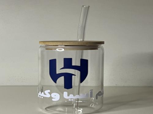 كوب بملصق بعبارة زعيم أسيا وكبيرها