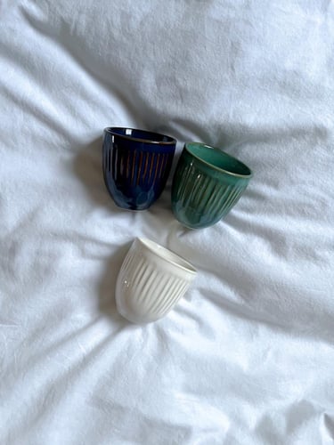 كوب اسبريسو باللون الكريمي