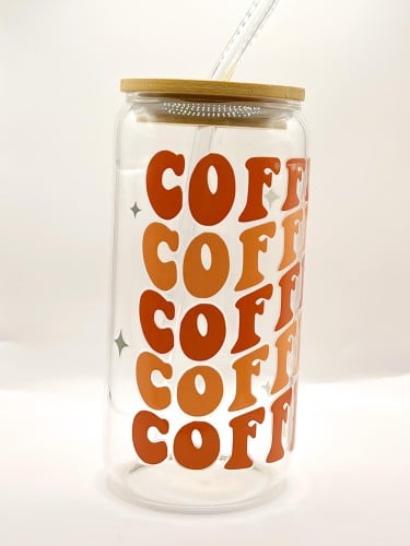 كوب المشروبات الباردة بملصق بعبارة “ Coffee”