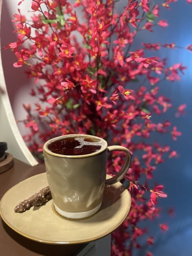 كوب بورسلين 250 مل باللون البني المميز