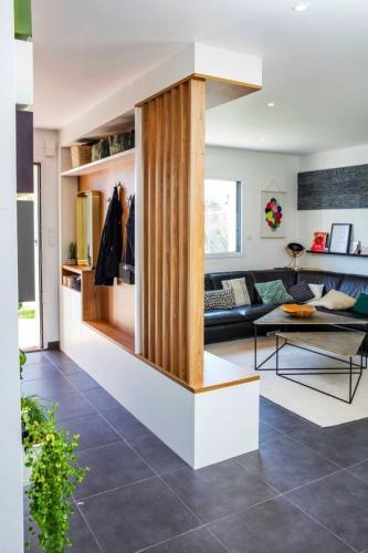 تفصيل وجهين (وحدة مدخل من الخلف و طاولة تلفزيون من...