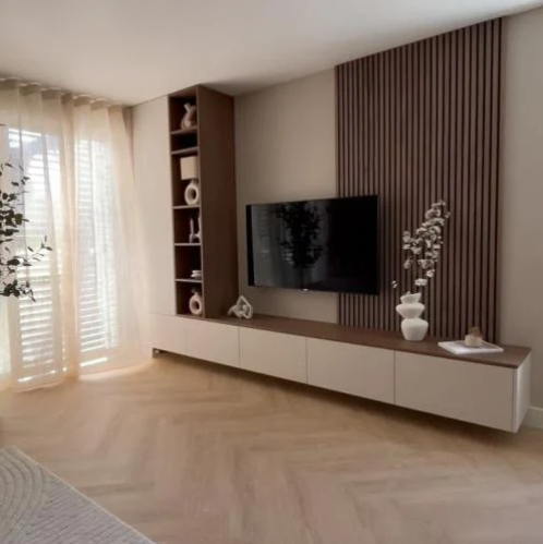 تفصيل طاولة تلفزيون مع ديكور حائط خلف تلفزيون