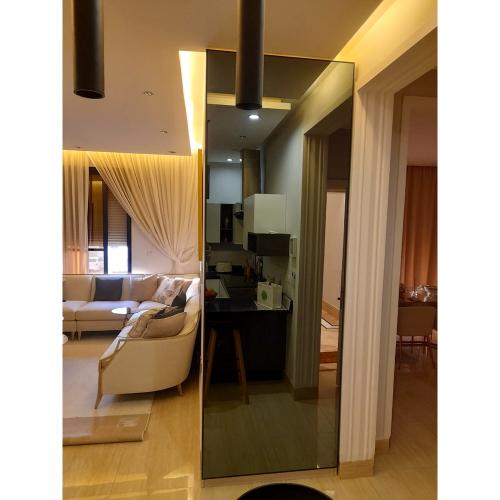 دولاب تعليق بالجدار للمدخل مع مرآة – تصميم عملي لل...