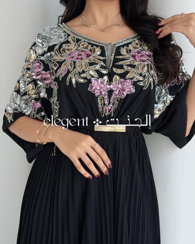 فستان نور المساء – سحر التطريز وأناقة المساء