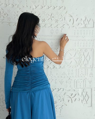 فستان سهرة أزرق بقصة كتف واحد بتصميم draped أنيق -...