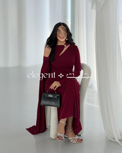 فستان سهرة برغندي استرتش بأكمام طويلة مع كاب أنيق