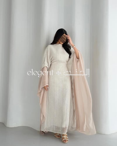 جلابية لمسة ملكية مع شيفون جانبي - جلابية ملكية أن...